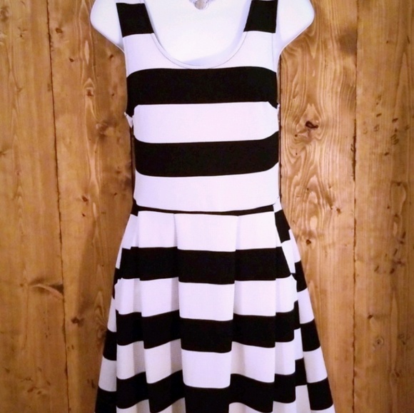 Charlotte Russe Dresses & Skirts - Charlotte Russe Skater Dress in Black and White